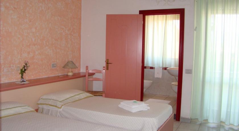 S'Ustiarvu- Nuova Gestione Hotel กาลา ลีเบรอตโต ภายนอก รูปภาพ