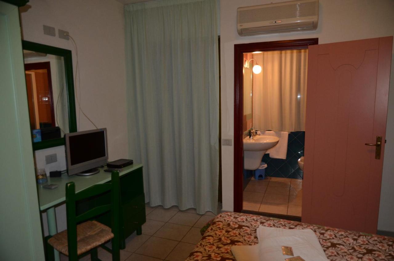 S'Ustiarvu- Nuova Gestione Hotel กาลา ลีเบรอตโต ภายนอก รูปภาพ